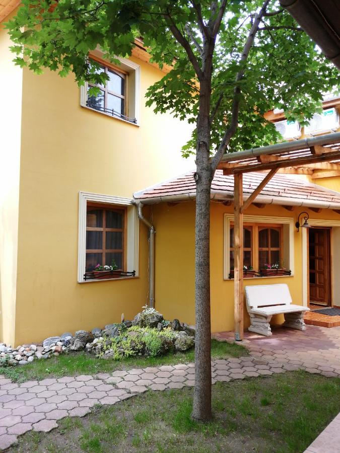 Karpatia Panzio Esztergom Exterior foto