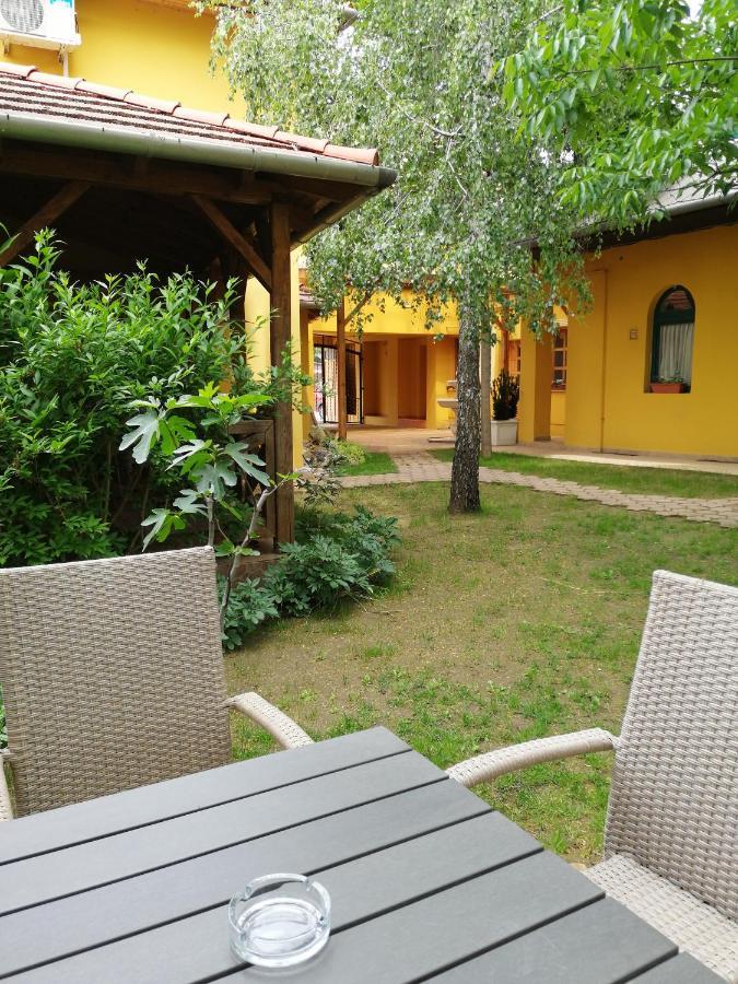 Karpatia Panzio Esztergom Exterior foto